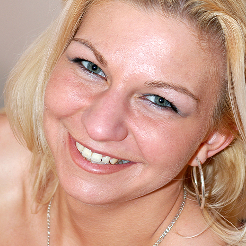 Cheapest Chat with Lola (2210)